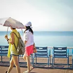 Extra Spacious 5 Min Walk To Sea & Tram Apartment