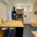 Joli 2 Pieces Avec Terrasse En Centre
