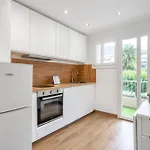 Modern Apartment, Steps From Tramway