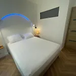 Recently Renovated In Quiet Area In Heart Of Old Apartment *