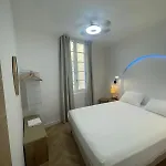 Recently Renovated In Quiet Area In Heart Of Old Nice