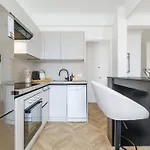 Wide & Cozy 1 Bdr Downtown Nice