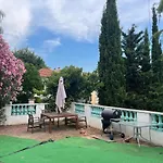 Appartement Dans Villa Avec Parking Et Terrasse