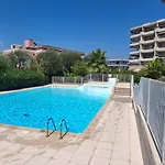 Lovely With Private Garden And A Swimming-pool Apartment Nice
