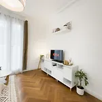 Apartment - Bright & Modern - Private Terrace - Aircon - Near Train & Nice