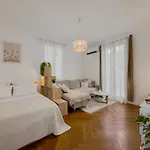 Apartment - Bright & Modern - Private Terrace - Aircon - Near Train & *
