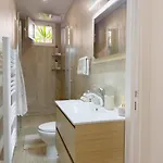 - Bright & Modern - Private Terrace - Aircon - Near Train & Apartment *