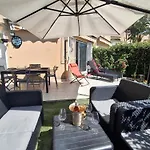 Apartment Lovely With Private Garden And A Swimming-pool Nice