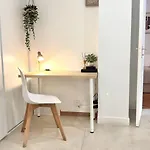 - Bright & Modern - Private Terrace - Aircon - Near Train & Apartment Nice