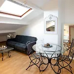 Signature Deluxe Apartment, Centre *