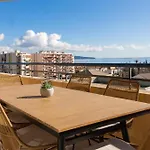 Vue mer sublime, terrasse ensoleillée et parking