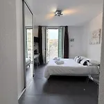 Apartment Avec Balcon- - Tram - Aeroport *
