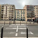 Avec Balcon- - Tram - Aeroport Apartment *