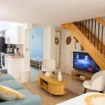 Duplex carré d\'or au calme sur cour 100m de la plage