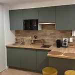 Perfectly Located Studio Between Sea And City Center