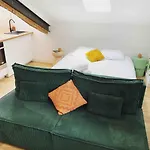 Beautiful Refurbished Cozy Apartment