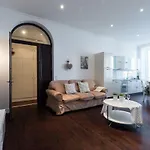 Prestige Apartment, Near The Beaches Apartment *