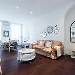 Prestige Apartment, Near The Beaches * Nice