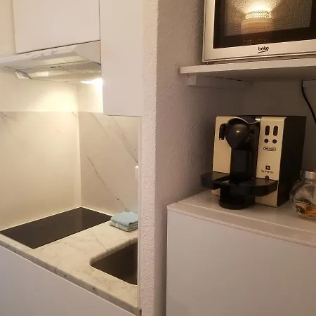 Apartment Studio A 50m De La Mer Et Au Pied Du Tramway, Calme, Cosy Et Lumineux Nice