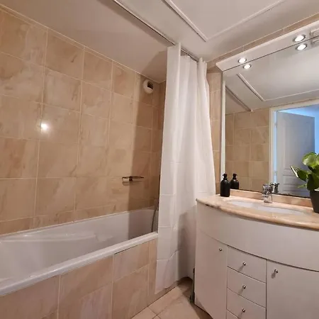 Central Modern With Panoramic View 2min From The Beach Apartment *