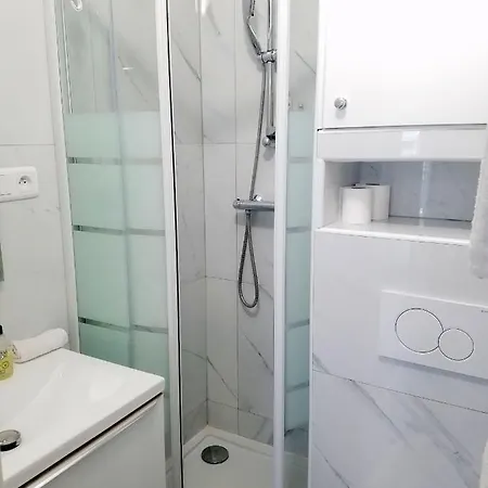 Apartment Studio A 50m De La Mer Et Au Pied Du Tramway, Calme, Cosy Et Lumineux Nice
