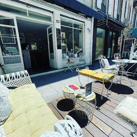 2 Pieces A Louer Au Coeur Du Carre D Or A Nice, Rue Dalpozzo A 150 Metres Des Plages *