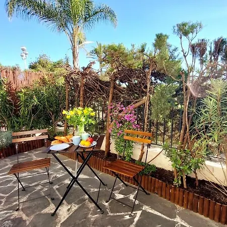 Grand Studio Avec Terrasse A 20 Metres De La Plage Apartment *