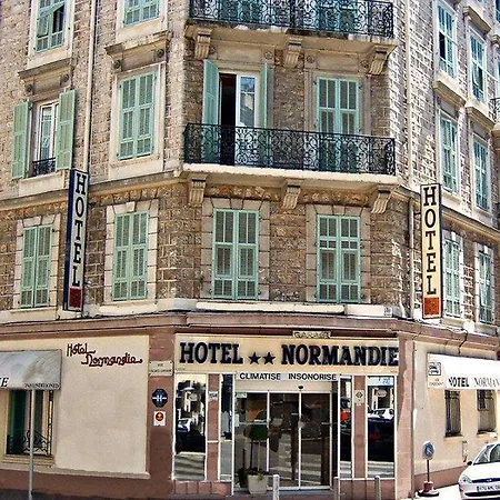 Ozz Hostel *