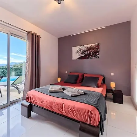 Superbe Climatisee Avec Piscine Chauffee-terrasse-vue Mer Et Montagne *