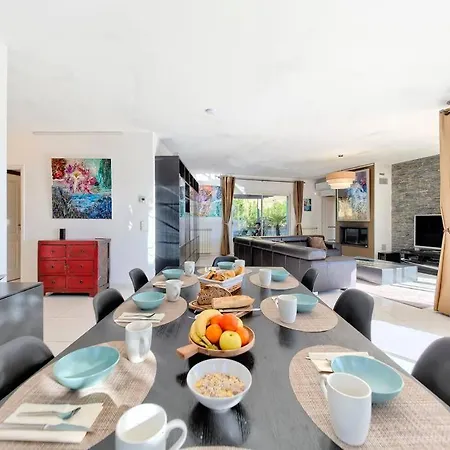 Superbe Climatisee Avec Piscine Chauffee-terrasse-vue Mer Et Montagne