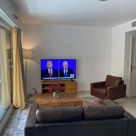 Grand Palais De La Mediterranee Beach Access Apartment *