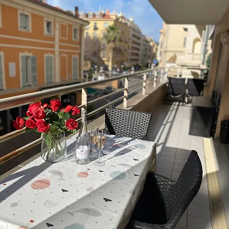 Grand Palais De La Mediterranee Beach Access Apartment *