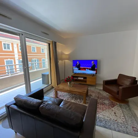 Grand Palais De La Mediterranee Beach Access Apartment *