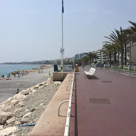 Promenade Des Anglais/ Vue Mer Au Calme