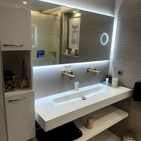 Apartment Haut Standing 3p A 5min De L'aeroport