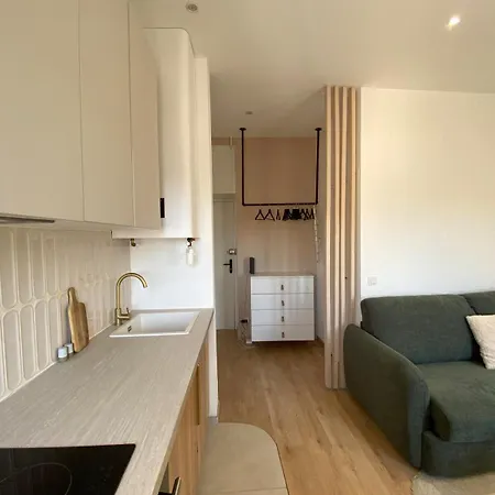 Refurbished - Hyper Center Apartment *
