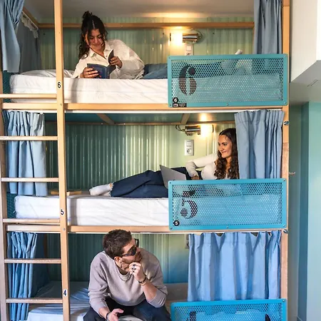 Ozz Hostel *
