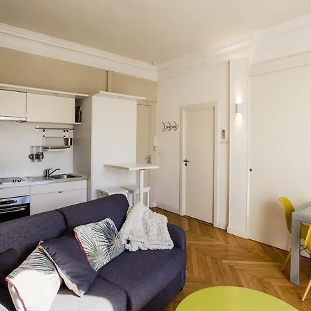 Lovely, Quiet 1 Bedroom With A Balcony *