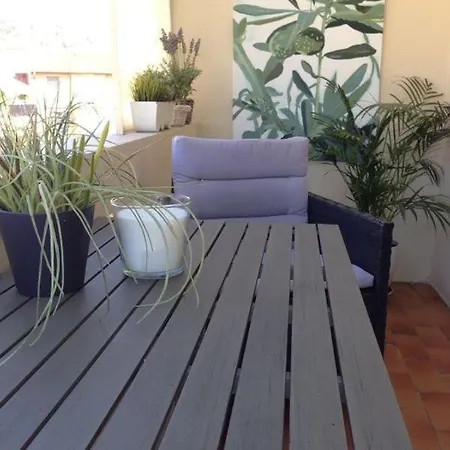 Lovely, Quiet 1 Bedroom With A Balcony * Nice