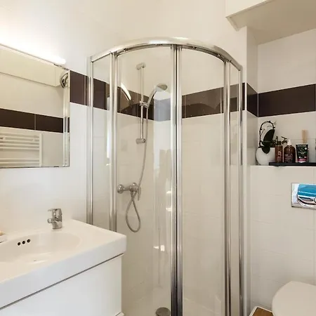 Lovely, Quiet 1 Bedroom With A Balcony Apartment Nice
