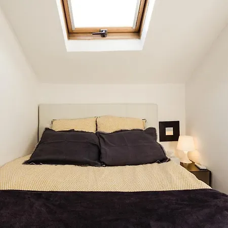 Apartment Lovely, Quiet 1 Bedroom With A Balcony