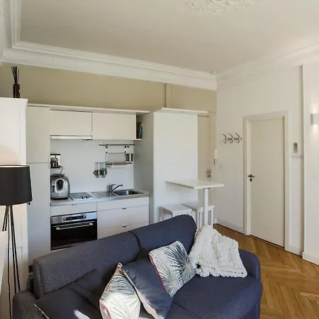 Apartment Lovely, Quiet 1 Bedroom With A Balcony *