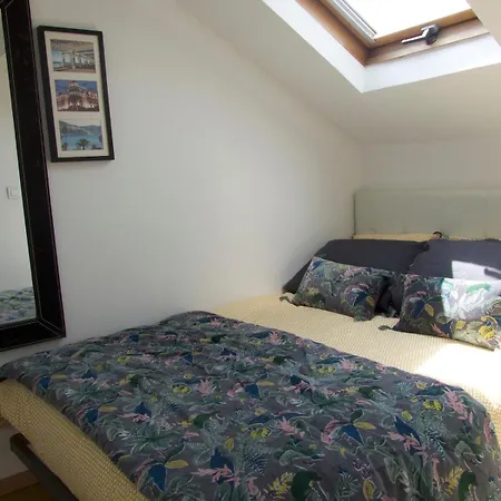 Apartment Lovely, Quiet 1 Bedroom With A Balcony Nice