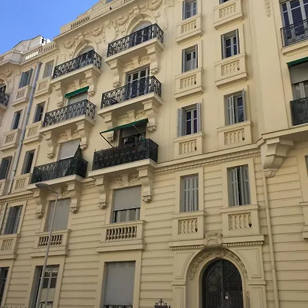 Lovely, Quiet 1 Bedroom With A Balcony Apartment *