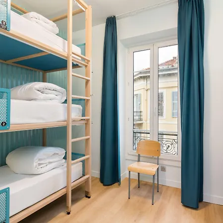 Ozz Hostel Nice