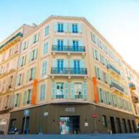 Ozz Hostel *