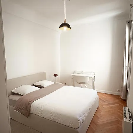 Center - Spacious Luxury With Air Conditioning Nice
