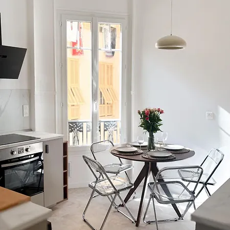 Apartment Center - Spacious Luxury With Air Conditioning Nice