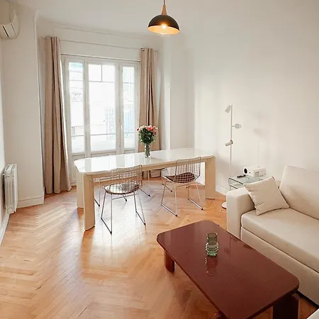 Apartment Center - Spacious Luxury With Air Conditioning Nice
