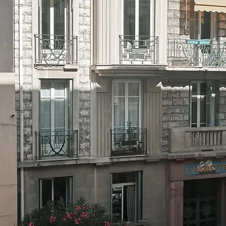 Apartment Center - Spacious Luxury With Air Conditioning *